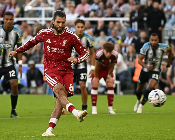 Liverpool tho&aacute;t thua ph&uacute;t 90+9 sau 2 lần bị dẫn trước - Ảnh 1.