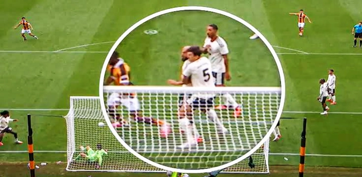 Hậu vệ Man Utd ‘kèm’ nhau để đội nhà thủng lưới - Ảnh 1.