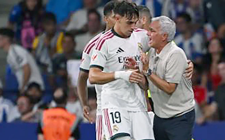 Barca lại khiến Real Madrid và Mourinho 'mất vui'  - Ảnh 2.