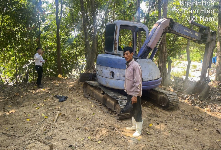 Vụ rắc rối từ chuyện xin mở đường đi vào rẫy khai thác lâm sản: Luật sư phân tích tình huống pháp lý - Ảnh 1.
