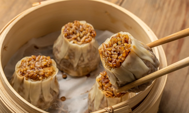 Trung Quốc phản pháo cáo buộc của Mỹ: 'Người toan tính còn nghĩ có thiết bị nghe lén trong một phần xíu mại' - Ảnh 1.