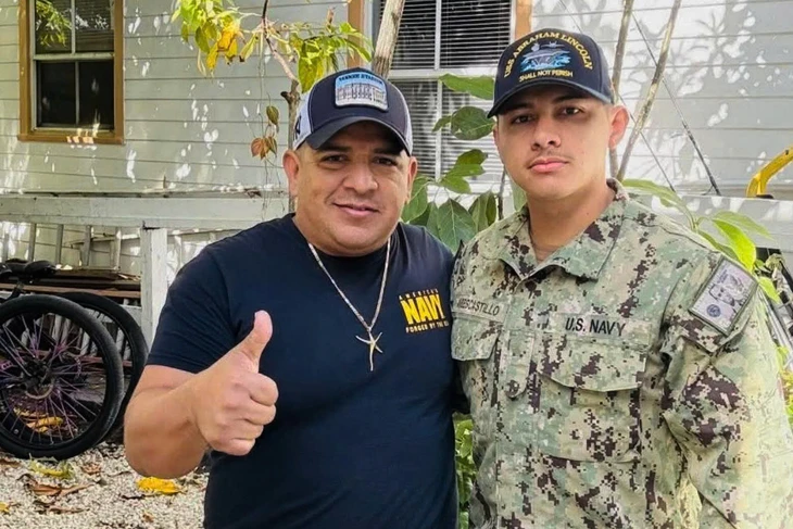 Thủy thủ phục vụ trên tàu sân bay USS Abraham Lincoln nói cha mình bị bắt - Ảnh 1.