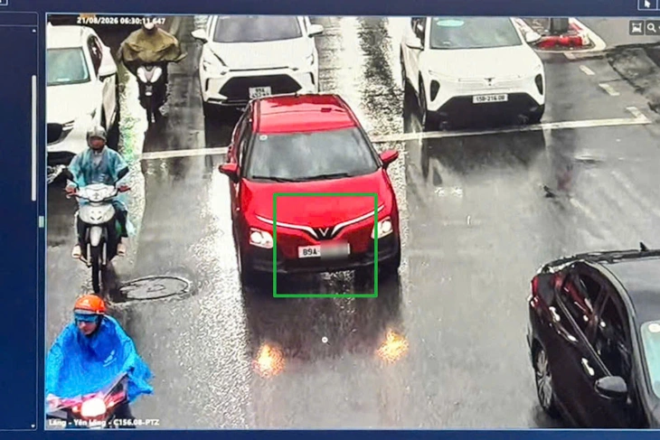 Lắp 2 biển số khác nhau nhằm tránh camera phạt nguội, tài xế bị phạt 23 triệu đồng - Ảnh 2.