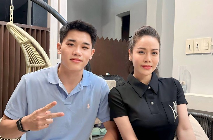 Nhật Kim Anh và cầu thủ Đình Bắc gây sốt   - Ảnh 1.