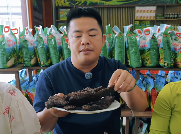 Trước khi bị bắt, Hải Sapa TV từng bị nghi vấn bán thịt trâu gác bếp 'dỏm' - Ảnh 1.