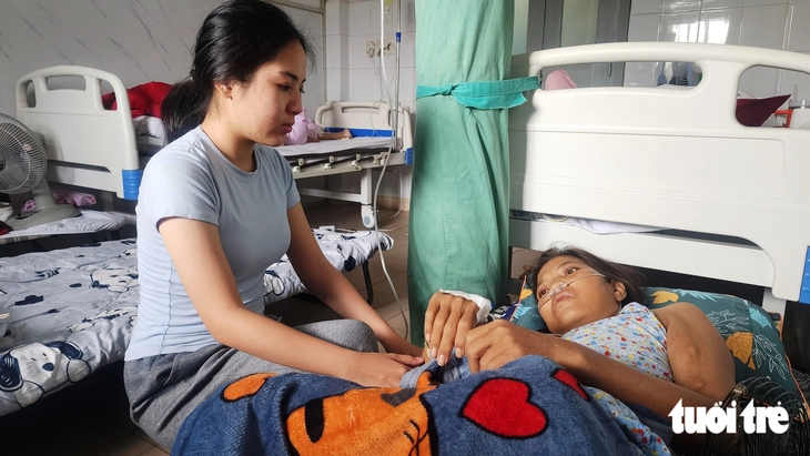 Nữ tân sinh viên Bảo Châu: ‘Mẹ ơi, học đại học để tự con có thể cứu được mẹ’ - Ảnh 2.
