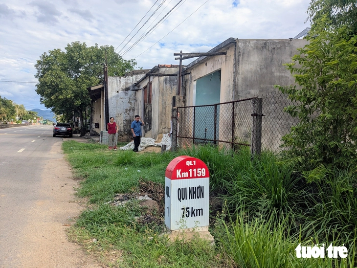 Vụ cưỡng chế tài sản của anh trai để thi hành án cho em gái: Giấy chứng nhận thửa đất ghi gì? - Ảnh 3.