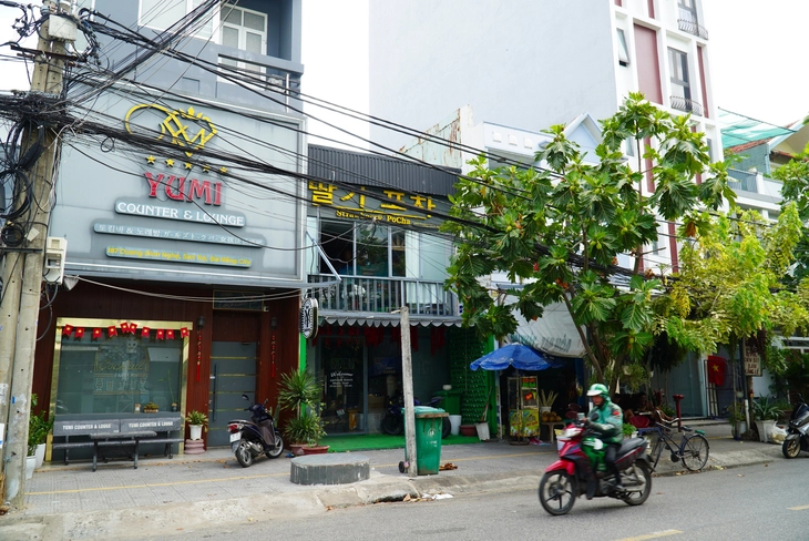 Hơn 1 tháng xử lý biển hiệu 'trắng' tiếng Việt: nơi chuyển động, nơi vẫn chưa rục rịch - Ảnh 5.