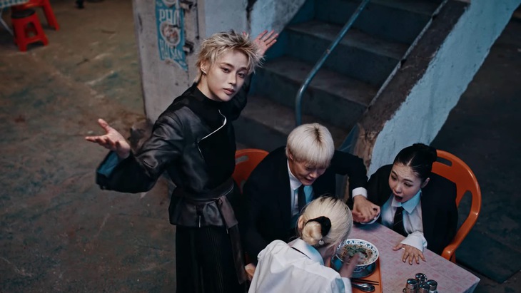 Hanbin Tempest mang phở, áo dài Việt Nam vào MV solo đầu tay No Fear - Ảnh 2.