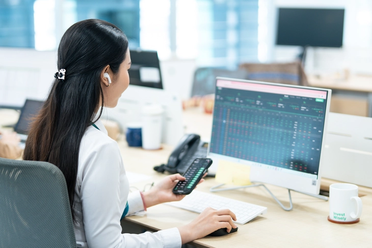 27 cổ phiếu vào rổ FTSE giao dịch ra sao phiên 24-8 - Ảnh 1.