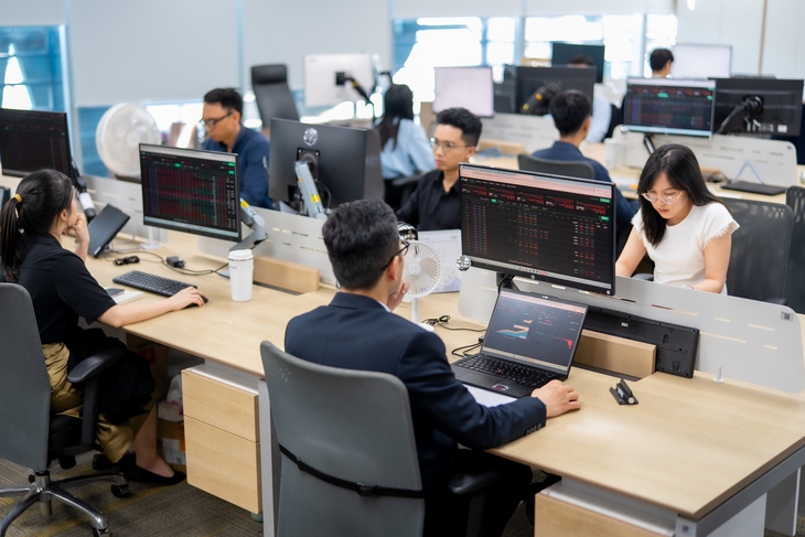 Doanh thu môi giới chứng khoán giảm xuống mức thấp kỷ lục trong qúy 2 - 2026 - Ảnh 1.