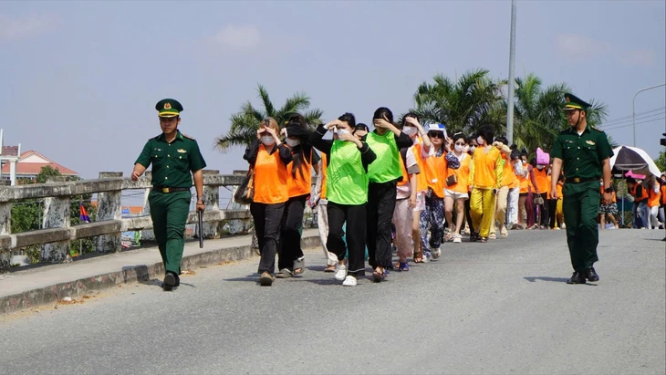 Đắk Lắk lo sinh kế, ngăn người hồi hương tái xuất cảnh trái phép - Ảnh 3.