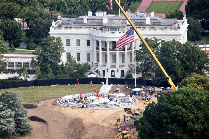 Hé lộ hầm trú ẩn dưới Nhà Trắng, bất lợi cho dự án phòng khiêu vũ của ông Trump - Ảnh 1.
