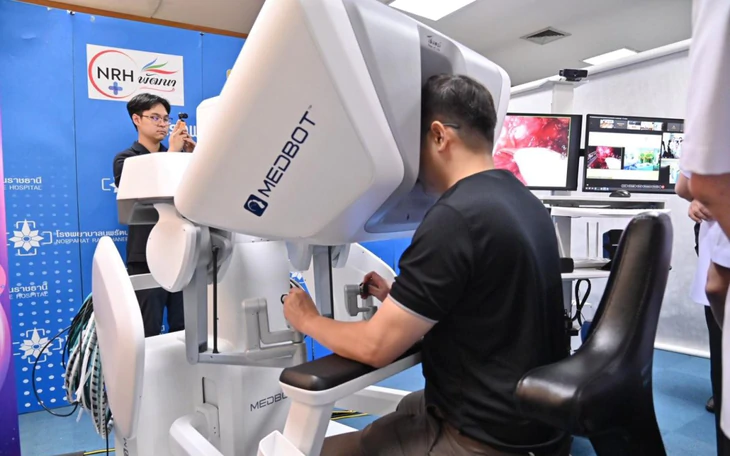 Bệnh nhân đầu tiên trên thế giới được AI hỗ trợ phẫu thuật cắt khối u não - Ảnh 3.