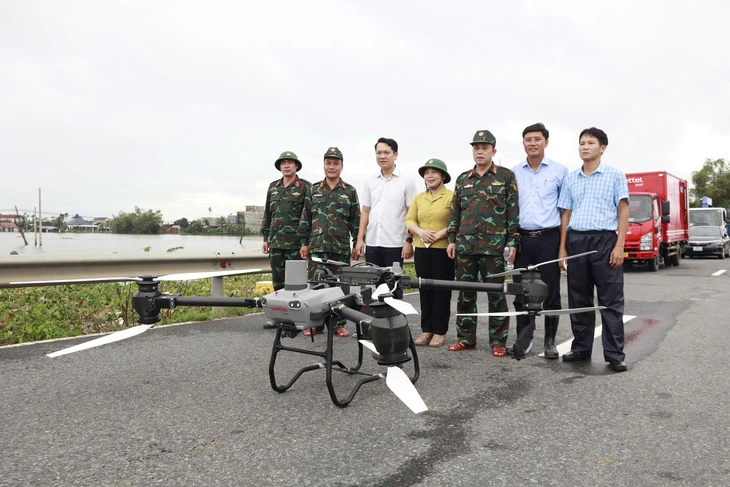 Bộ đội vùng ngập lụt ở Đà Nẵng học lái ca nô, mô tô nước… chuẩn bị ứng cứu trong mùa mưa lũ - Ảnh 1.