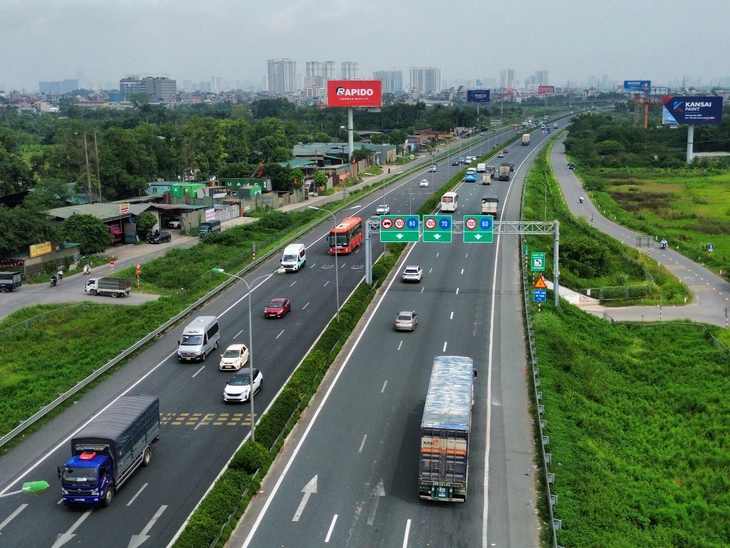 Cục CSGT thông báo bắt đầu xử phạt lỗi không giữ khoảng cách an toàn trên cao tốc - Ảnh 1.