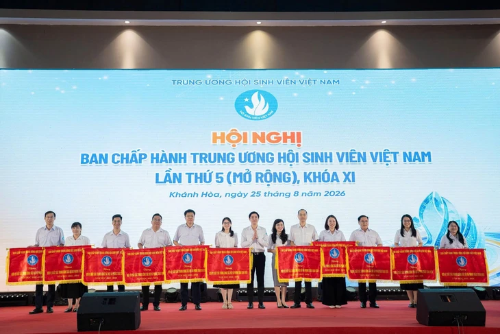 Hội Sinh viên Việt Nam TP.HCM tiếp tục khẳng định vị thế 'Đơn vị xuất sắc dẫn đầu' - Ảnh 1.