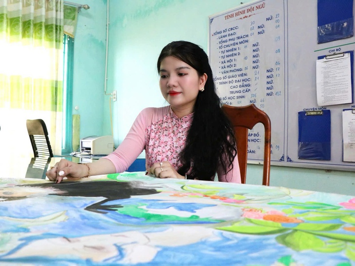 Cô giáo gieo mầm xanh: Dùng tiếng Anh bảo vệ loài voọc chà vá chân xám quý hiếm - Ảnh 1.
