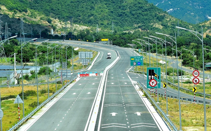 Cục CSGT thông báo bắt đầu xử phạt lỗi không giữ khoảng cách an toàn trên cao tốc - Ảnh 2.