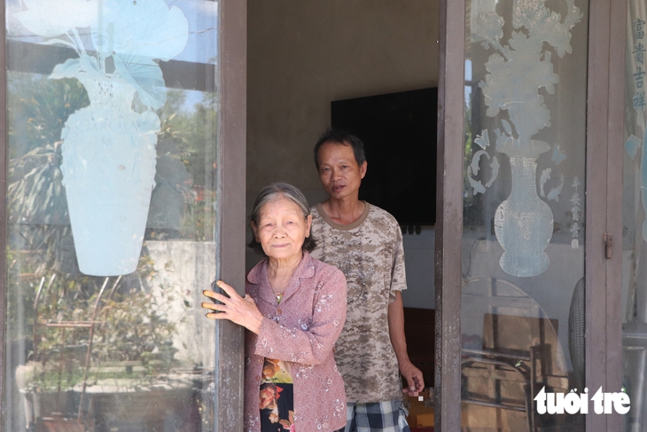 Vụ điện giật chết 2 vợ chồng: Người con trai xin dừng nhận hỗ trợ - Ảnh 2.