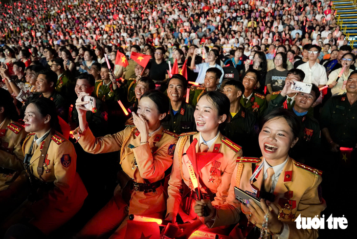 Không quá dồn dập những concert hàng chục ngàn người, là bước lùi của công nghiệp biểu diễn Việt Nam? - Ảnh 1.