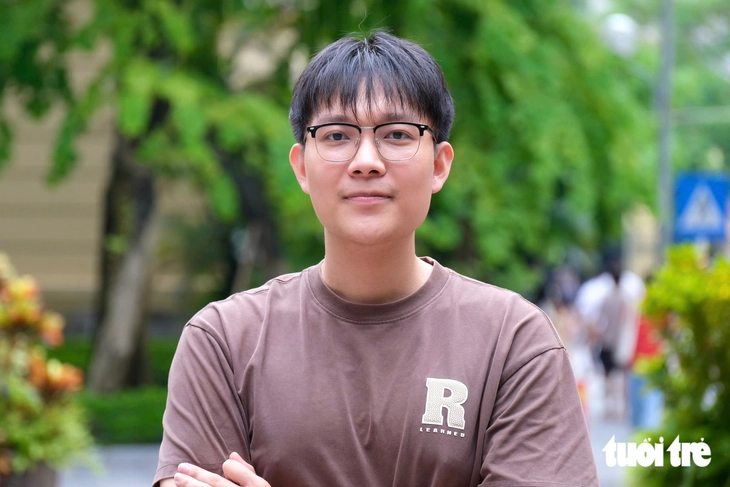Thủ khoa bác sĩ nội trú Y Hà Nội: Sáng đi viện, chiều đi học, tối gia sư, đêm về lại học - Ảnh 1.