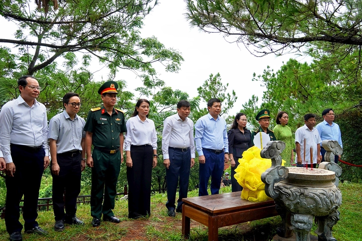 Quảng Trị tưởng niệm 115 năm ngày sinh 'Đại tướng của nhân dân' Võ Nguyên Giáp - Ảnh 2.