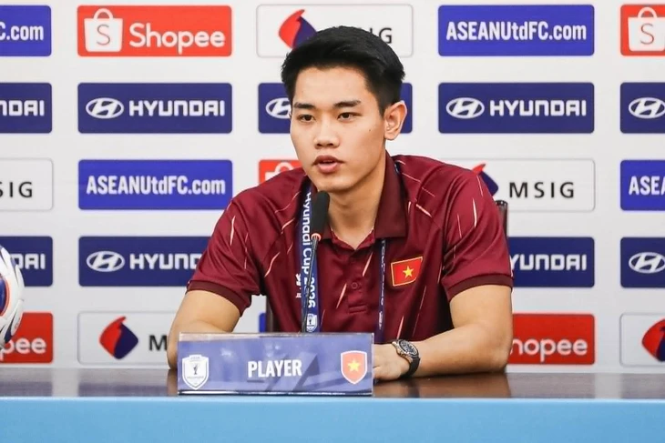 HLV Kim Sang Sik: 'Nếu vô địch, tôi muốn được nhảy ăn mừng với Đình Bắc' - Ảnh 2.
