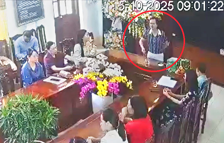 Nữ hiệu trưởng ‘ném cốc’ ở Ninh Bình không làm hiệu trưởng trường mới sau sắp xếp - Ảnh 2.