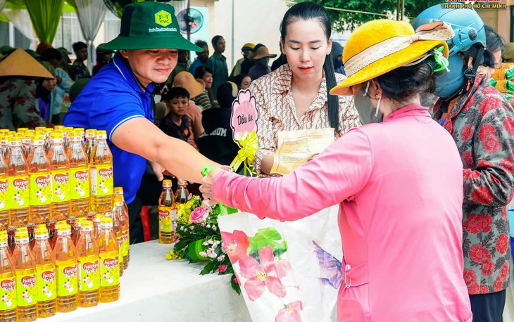 Tuổi trẻ TP.HCM san sẻ yêu thương chào mừng Quốc khánh 2-9 - Ảnh 2.