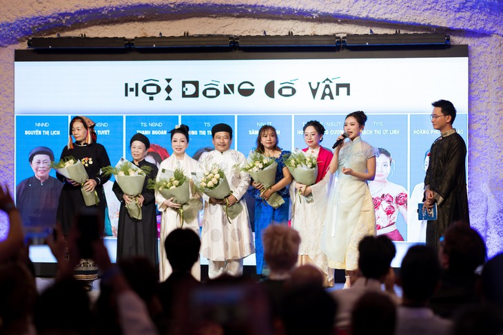 Ê kíp Phương Mỹ Chi ăn cơm với đậu hủ để dành tiền là dự án Dân chơi dân ca - Ảnh 2.
