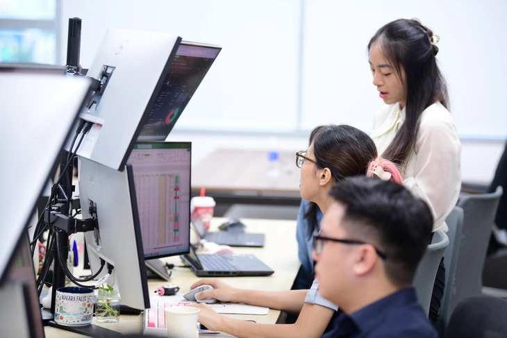 Lãi dịch vụ ngân hàng quý 2-2026 tăng vọt, lập kỉ lục mới 27.934 tỉ đồng - Ảnh 1.
