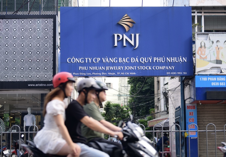 Quỹ ngoại gom thêm 4,8 triệu cổ phiếu PNJ sau kết luận vụ kim cương - Ảnh 1.