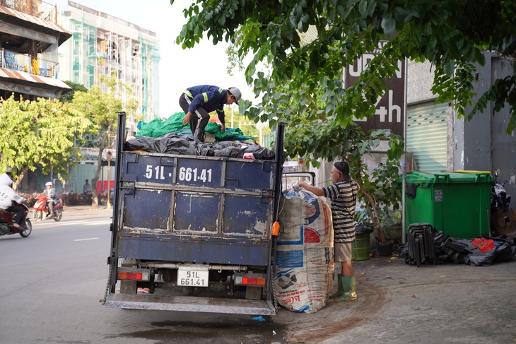 Phân loại rác ở TP.HCM: 2 hay 3 loại mới hợp lý? - Ảnh 2.