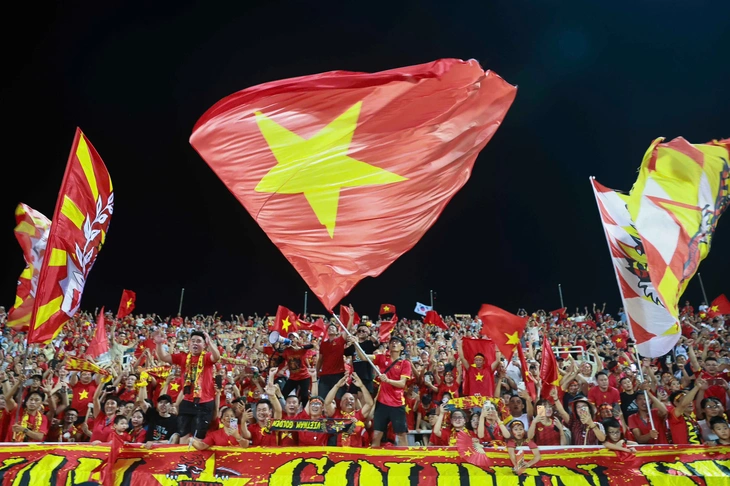 Khoảnh khắc nâng cúp vô địch ASEAN Cup 2026 của tuyển Việt Nam - Ảnh 11.