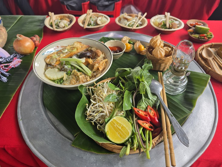 Sinh viên thi nấu phở chay: Làm cả bánh phở ngò gai, 'tủy bò' - Ảnh 3.