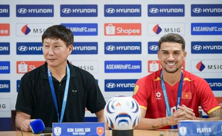HLV Kim Sang Sik: 'Có thời điểm, tôi mắng các cầu thủ rất nhiều' - Ảnh 2.