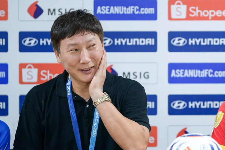 HLV Kim Sang Sik: 'Có thời điểm, tôi mắng các cầu thủ rất nhiều' - Ảnh 1.