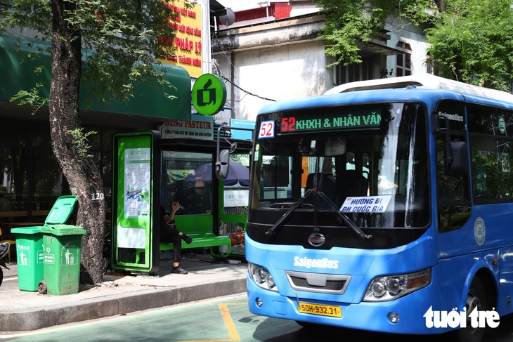 Xe buýt tăng chuyến, metro miễn phí: Người dân TP.HCM thêm lựa chọn đi chơi lễ 2-9 - Ảnh 1.