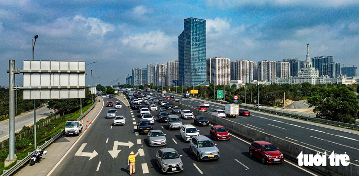 Nghỉ lễ Quốc khánh 5 ngày dự báo lượng xe tăng cao đột biến, mgười dân cần lưu ý gì trước khi di chuyển? - Ảnh 1.