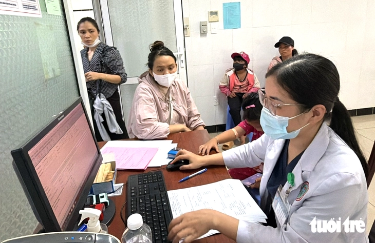 Bệnh viện ở Đắk Lắk khám xuyên trưa, phục vụ bệnh nhân ở xa - Ảnh 4.