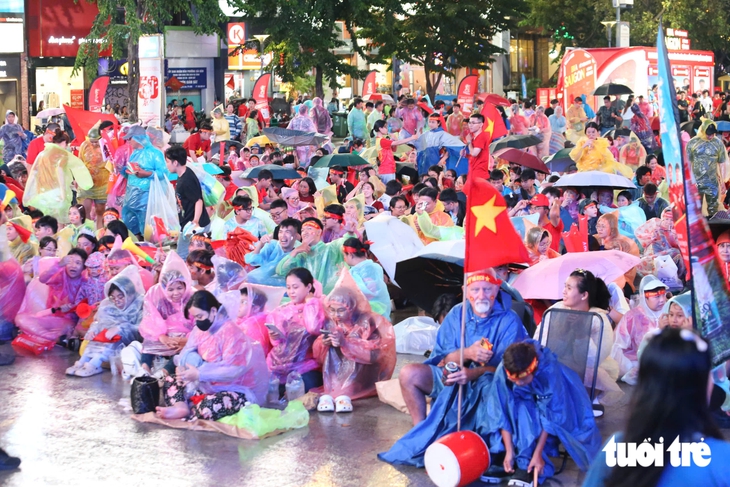 Chung kết Việt Nam - Thái Lan: Cổ động viên sẵn sàng ‘cháy’ cùng đội tuyển  - Ảnh 8.