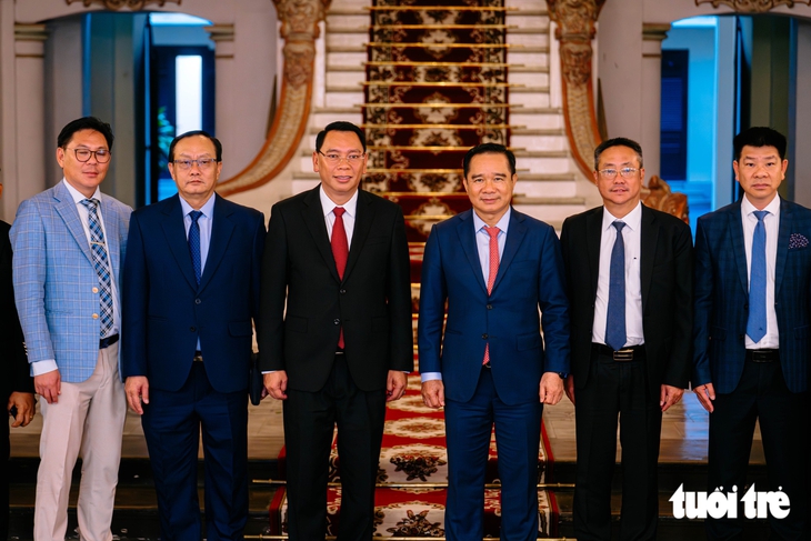 TP.HCM luôn dành ưu tiên hàng đầu cho quan hệ hợp tác với Vientiane - Ảnh 1.