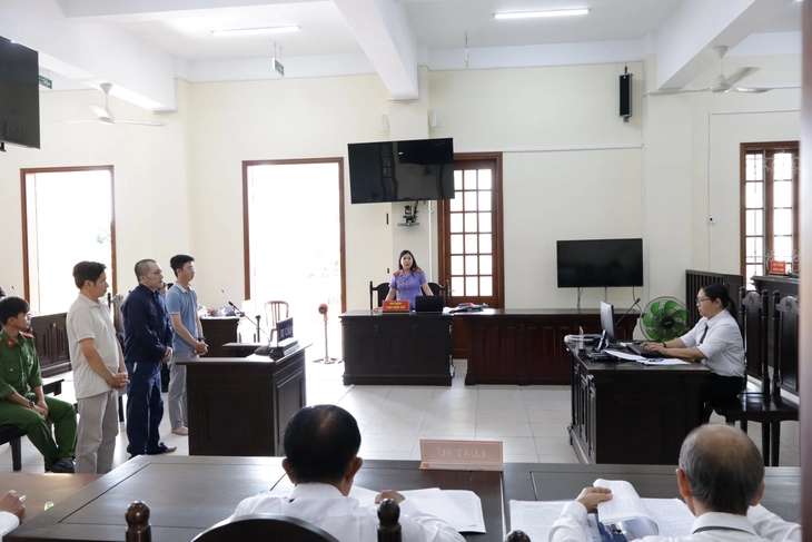 Cựu cán bộ thuế hầu tòa về tội lạm dụng chức vụ liên tục từ chối luật sư chỉ định - Ảnh 3.