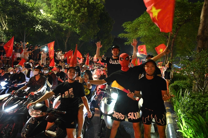 Đêm không ngủ của hàng triệu người hâm mộ bóng đá Việt Nam - Ảnh 14.