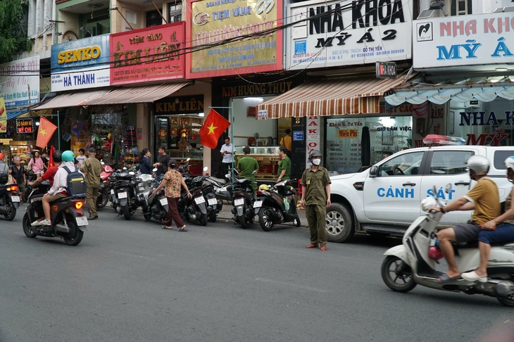 Cướp tiệm vàng ở TP.HCM, nghi phạm bị bắt sau 82 phút - Ảnh 1.