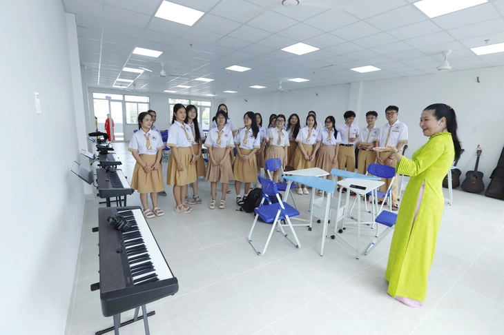 Cận cảnh ngôi trường THPT công lập hiện đại như trường quốc tế ở TP.HCM - Ảnh 7.