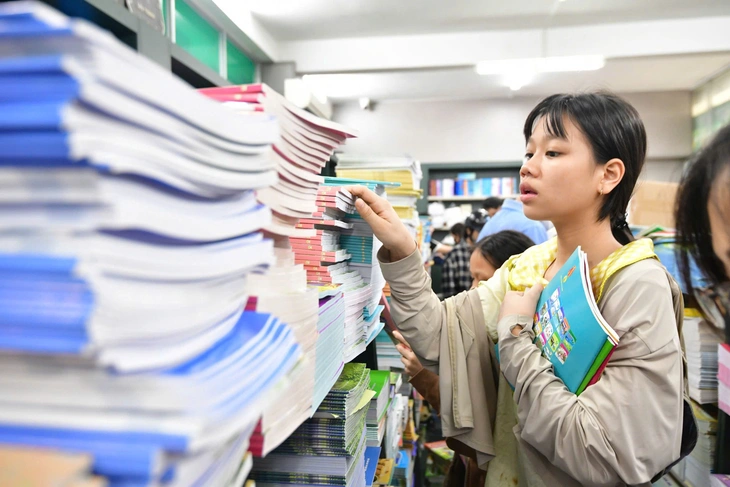 Đang giao lưu trực tuyến: Cung ứng sách giáo khoa cho năm học mới ra sao? - Ảnh 2.