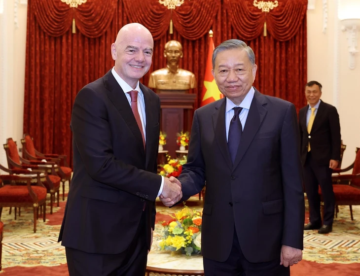 Tổng Bí thư, Chủ tịch nước Tô Lâm tiếp Chủ tịch FIFA Gianni Infantino - Ảnh 1.