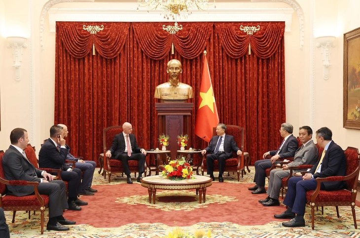 Tổng Bí thư, Chủ tịch nước Tô Lâm tiếp Chủ tịch FIFA Gianni Infantino - Ảnh 2.